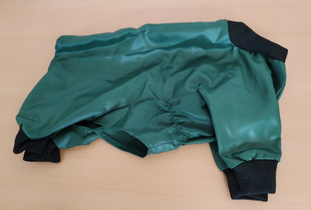 Levně Pláštěnka č.1 24cm overal tmavě zelená